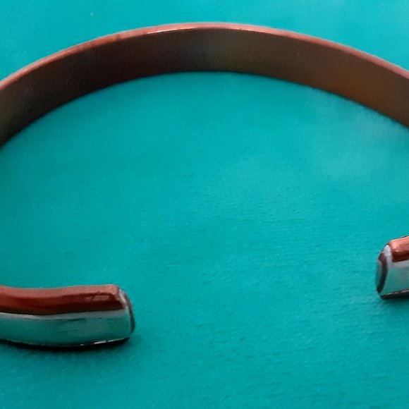 Three Cuff Bracelets. - Picture 7 of 10